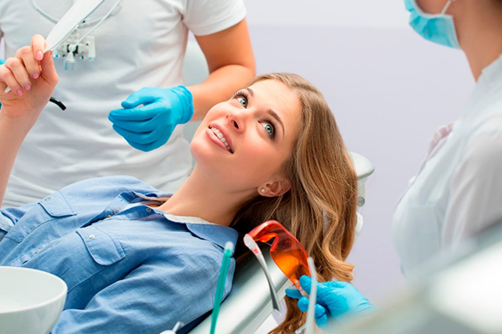 ¿Por qué es importante visitar al odontólogo mínimo una vez al año?