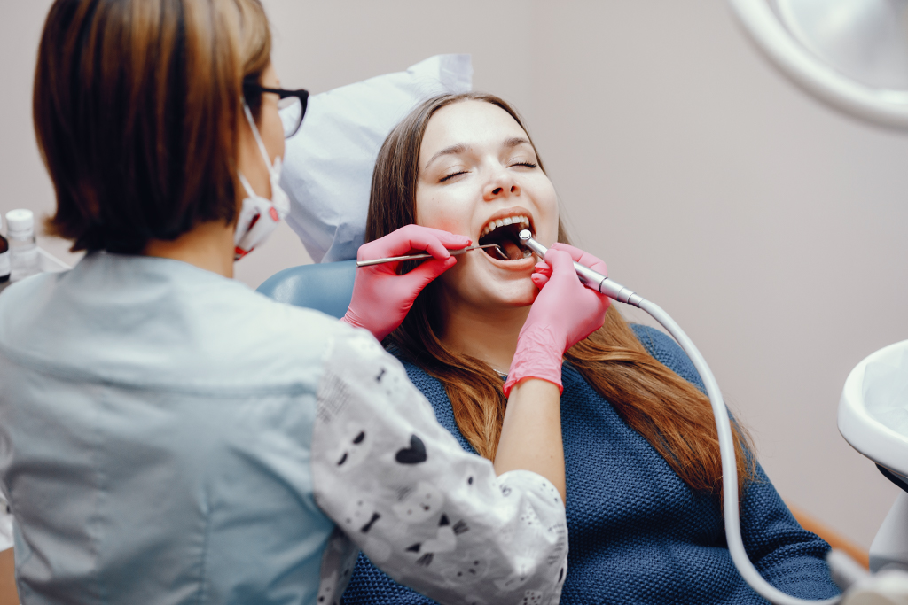 ¿Sabes qué le pasa a un diente después de un tratamiento de conducto?
